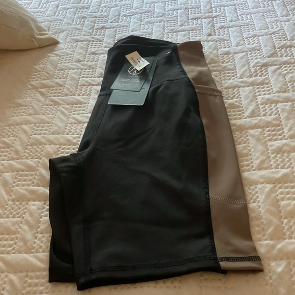 Move theology biker shorts with pockets - Picture 4 of 6